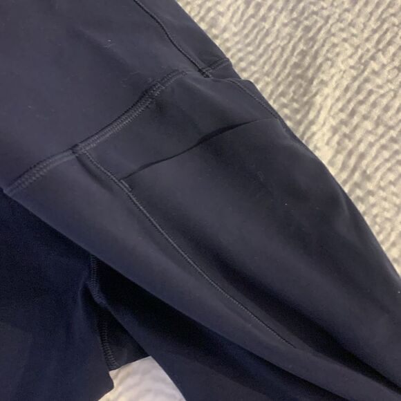 ATHLETA, capris, salutation stash pockets , good condition, size SP - Picture 2 of 7